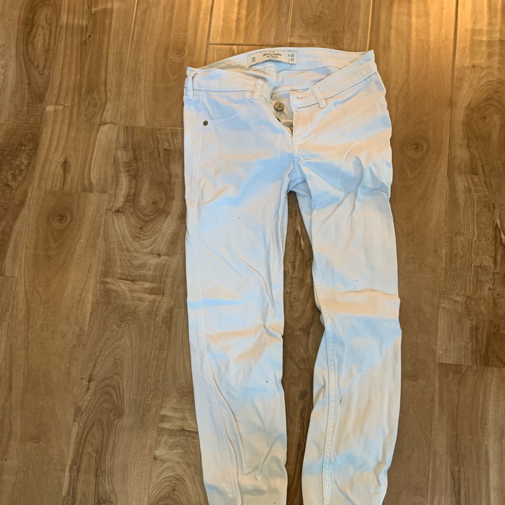 Abercrombie & Fitch white skinny jeans